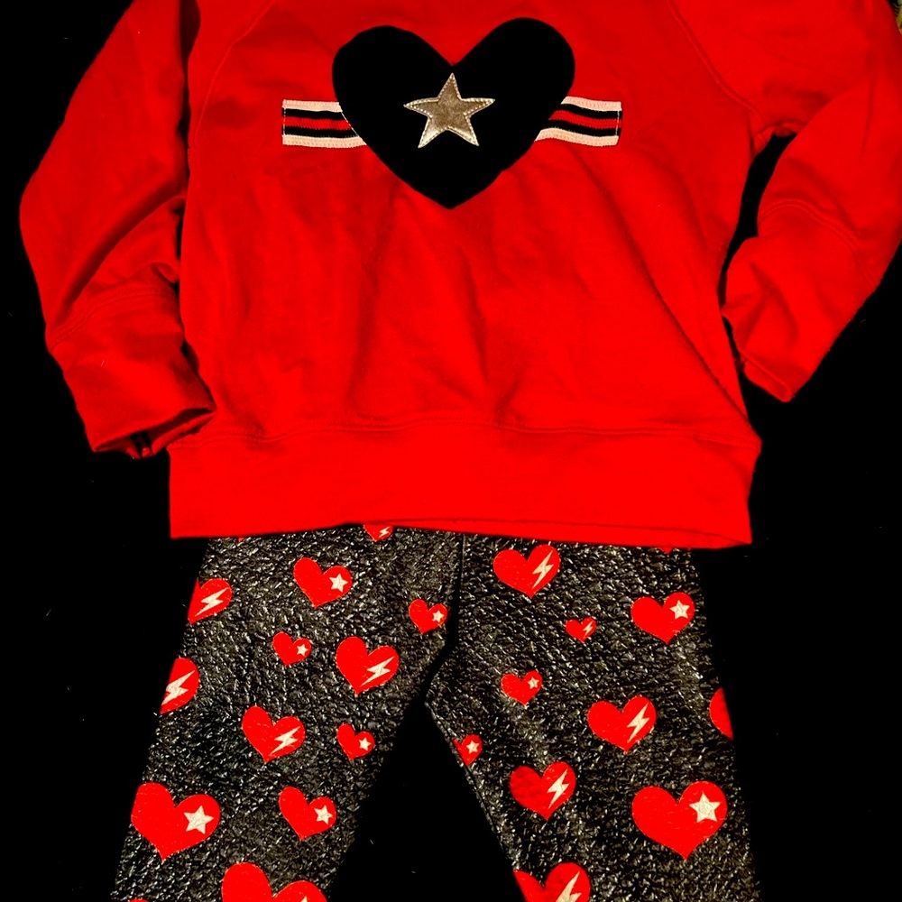 Girls Red sweatshirt w/  heart ❤️ pattern leggings